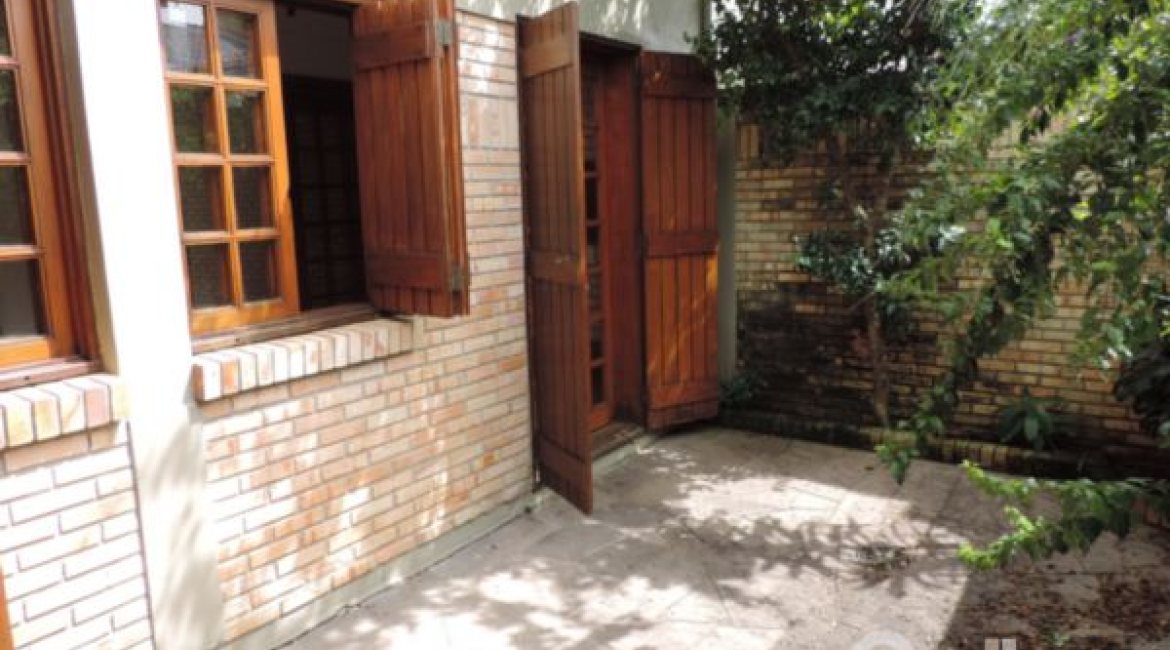 Casa em Condomínio à venda com 145m², 3 dormitórios, 1 suíte, 1 vaga, no bairro Jardim Isabel em Porto Alegre