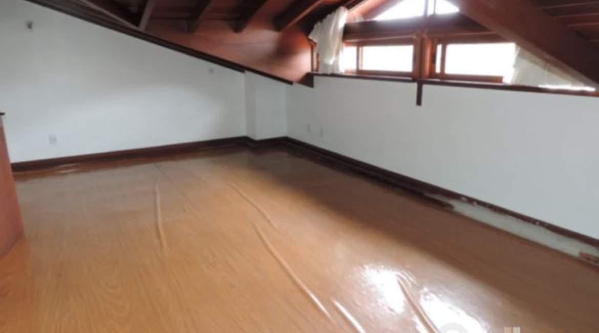 Casa em Condomínio à venda com 145m², 3 dormitórios, 1 suíte, 1 vaga, no bairro Jardim Isabel em Porto Alegre