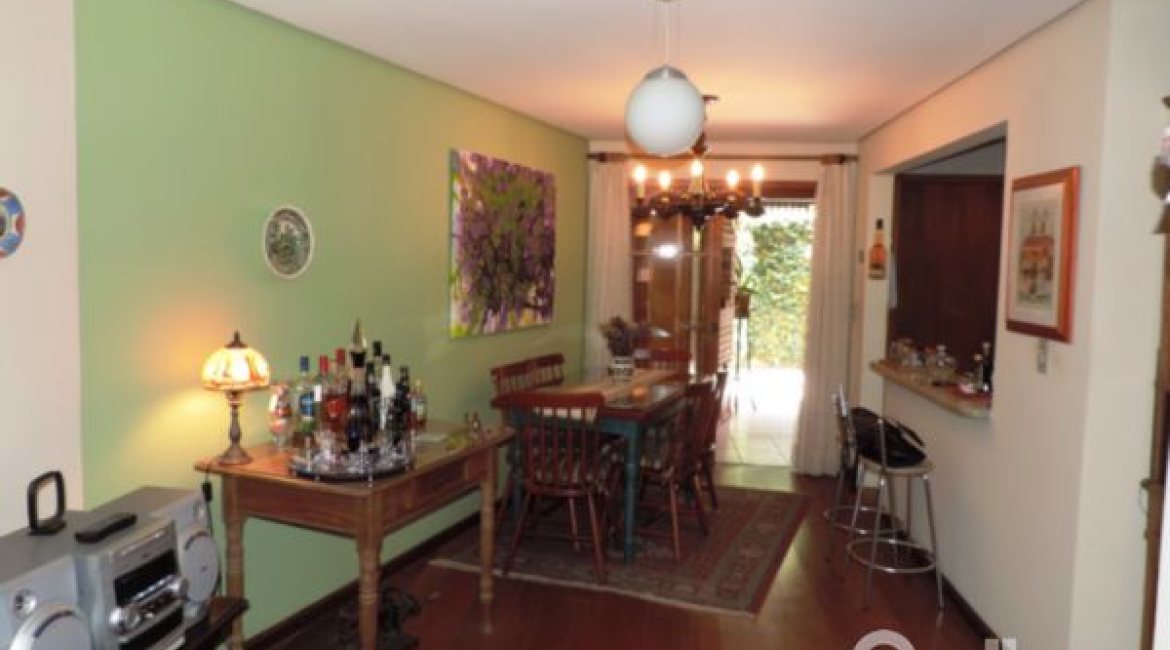 Casa em Condomínio à venda com 194m², 3 dormitórios, 1 suíte, 2 vagas, no bairro Vila Assunção em Porto Alegre