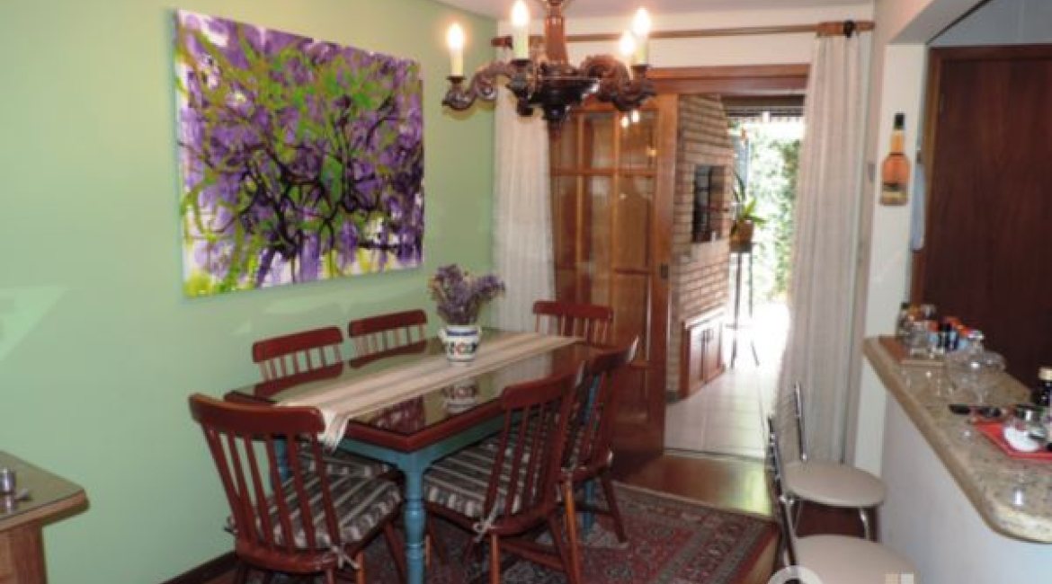 Casa em Condomínio à venda com 194m², 3 dormitórios, 1 suíte, 2 vagas, no bairro Vila Assunção em Porto Alegre