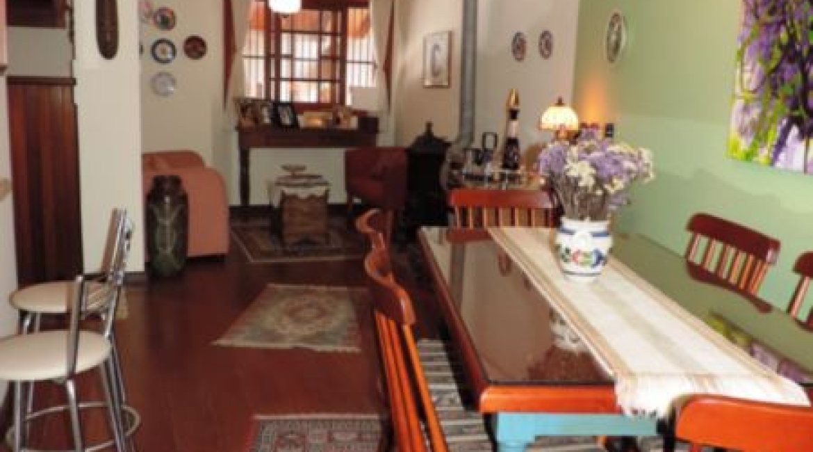 Casa em Condomínio à venda com 194m², 3 dormitórios, 1 suíte, 2 vagas, no bairro Vila Assunção em Porto Alegre