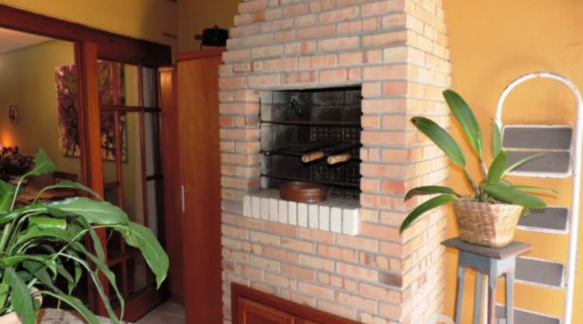 Casa em Condomínio à venda com 194m², 3 dormitórios, 1 suíte, 2 vagas, no bairro Vila Assunção em Porto Alegre