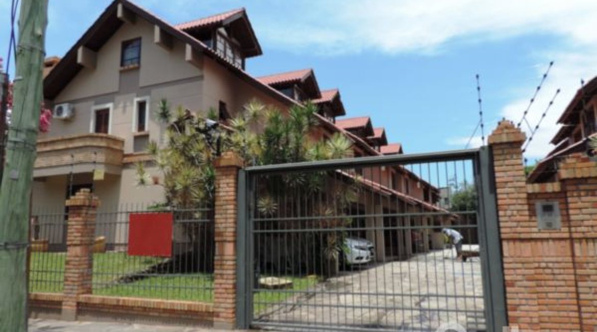 Casa em Condomínio à venda com 194m², 3 dormitórios, 1 suíte, 2 vagas, no bairro Vila Assunção em Porto Alegre