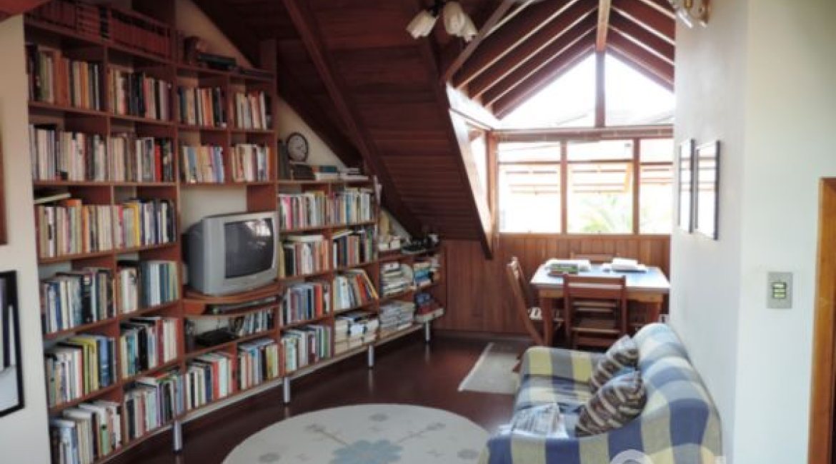 Casa em Condomínio à venda com 194m², 3 dormitórios, 1 suíte, 2 vagas, no bairro Vila Assunção em Porto Alegre