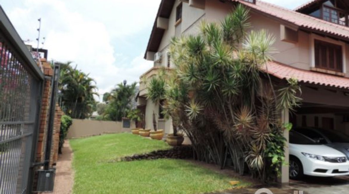 Casa em Condomínio à venda com 194m², 3 dormitórios, 1 suíte, 2 vagas, no bairro Vila Assunção em Porto Alegre