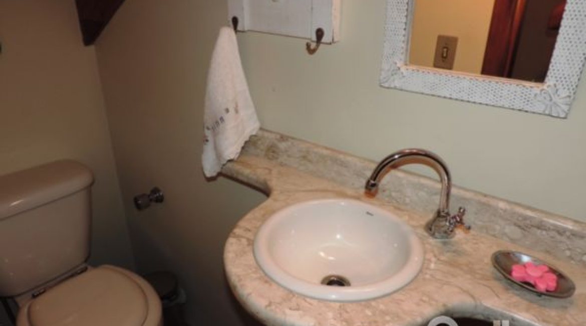 Casa em Condomínio à venda com 194m², 3 dormitórios, 1 suíte, 2 vagas, no bairro Vila Assunção em Porto Alegre