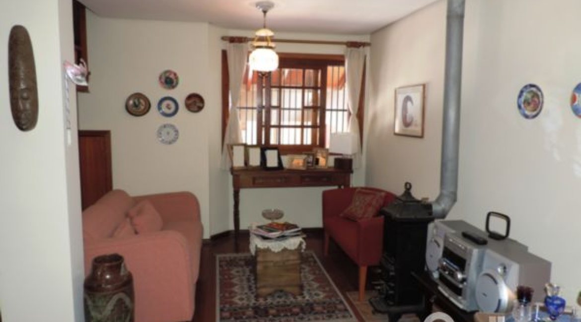 Casa em Condomínio à venda com 194m², 3 dormitórios, 1 suíte, 2 vagas, no bairro Vila Assunção em Porto Alegre