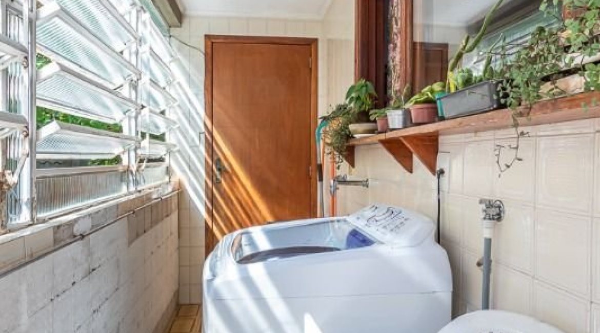 Apartamento à venda com 165m², 3 dormitórios, 1 suíte, 2 vagas, no bairro Ipanema em Porto Alegre