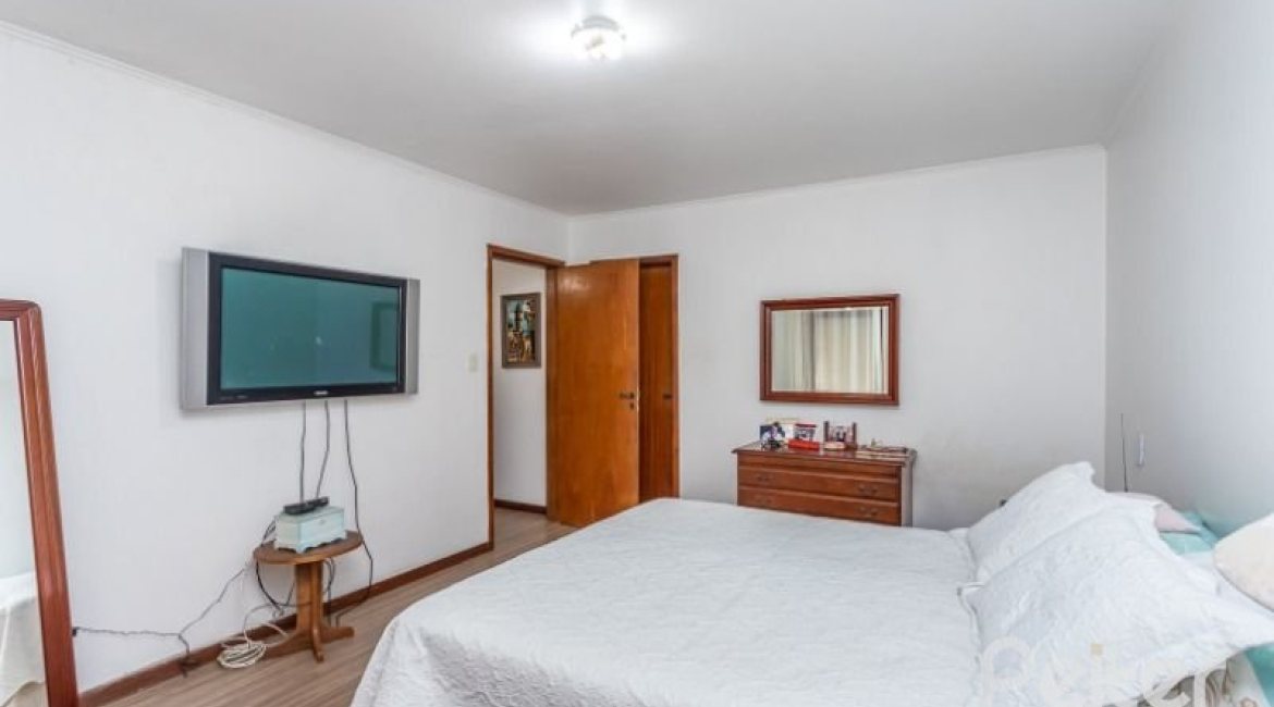 Apartamento à venda com 165m², 3 dormitórios, 1 suíte, 2 vagas, no bairro Ipanema em Porto Alegre
