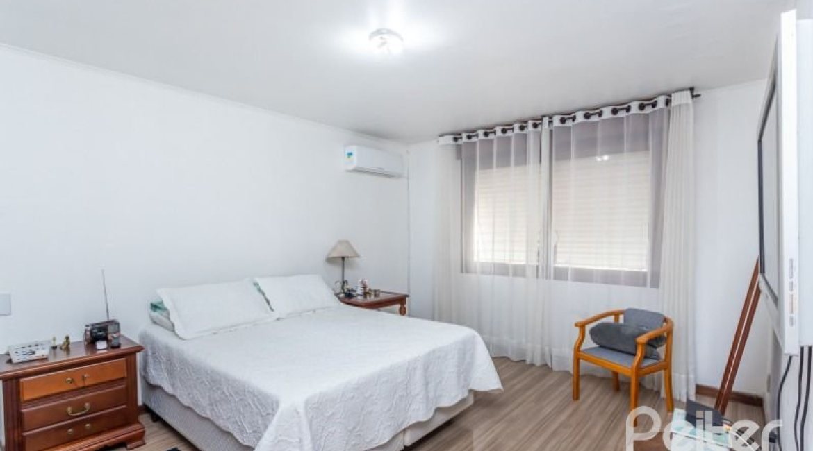 Apartamento à venda com 165m², 3 dormitórios, 1 suíte, 2 vagas, no bairro Ipanema em Porto Alegre