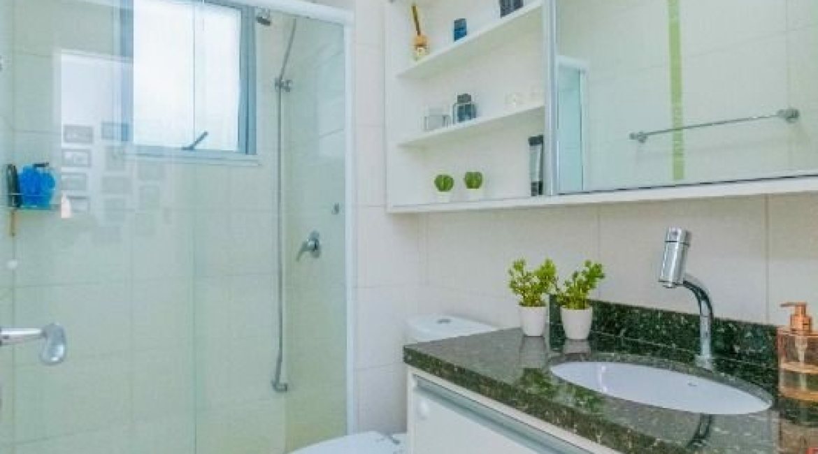 Apartamento à venda com 102m², 3 dormitórios, 1 suíte, 2 vagas, no bairro Tristeza em PORTO ALEGRE