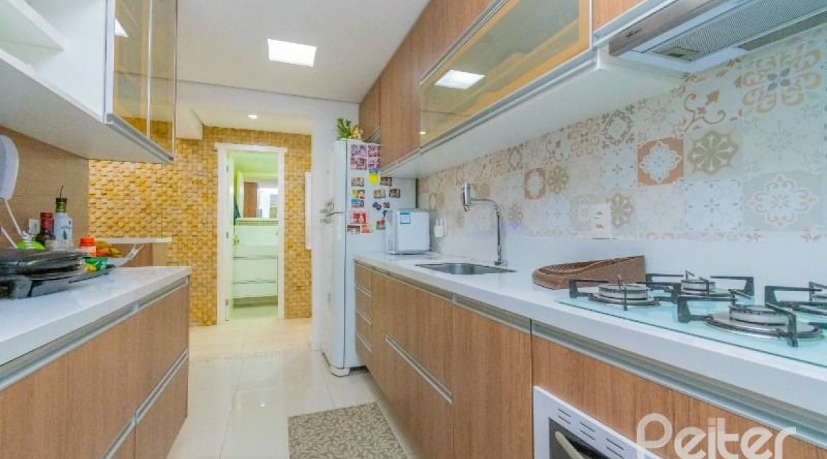 Apartamento à venda com 102m², 3 dormitórios, 1 suíte, 2 vagas, no bairro Tristeza em PORTO ALEGRE