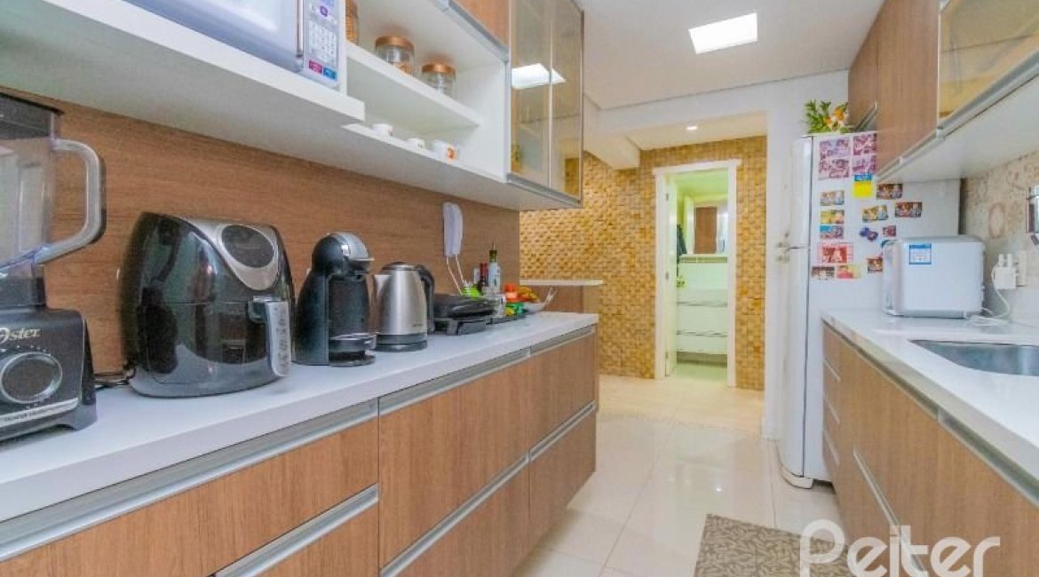 Apartamento à venda com 102m², 3 dormitórios, 1 suíte, 2 vagas, no bairro Tristeza em PORTO ALEGRE