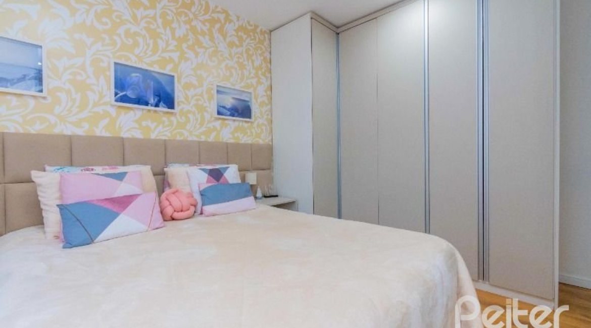 Apartamento à venda com 102m², 3 dormitórios, 1 suíte, 2 vagas, no bairro Tristeza em PORTO ALEGRE