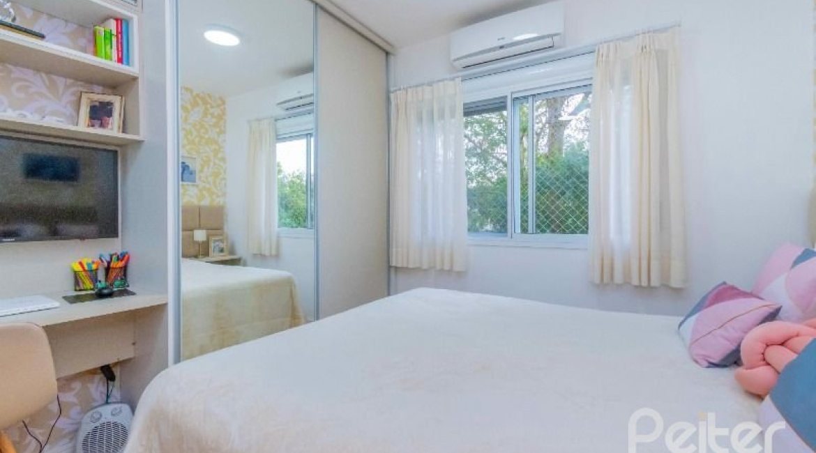 Apartamento à venda com 102m², 3 dormitórios, 1 suíte, 2 vagas, no bairro Tristeza em PORTO ALEGRE