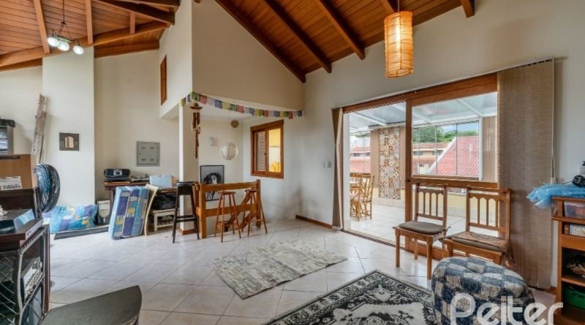 Casa à venda com 241m², 3 dormitórios, 1 suíte, 3 vagas, no bairro Ipanema em Porto Alegre