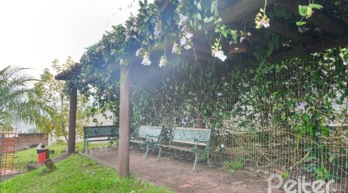 Casa em Condomínio à venda com 346m², 3 dormitórios, 1 suíte, 3 vagas, no bairro Ipanema em PORTO ALEGRE