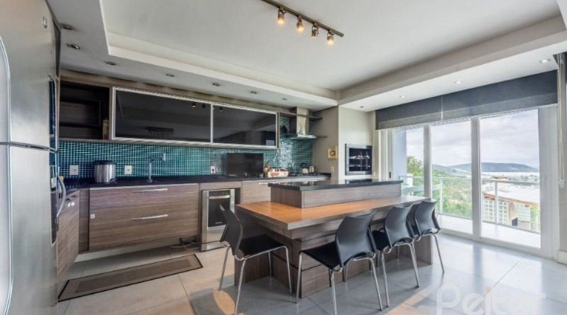 Casa em Condomínio à venda com 346m², 3 dormitórios, 1 suíte, 3 vagas, no bairro Ipanema em PORTO ALEGRE