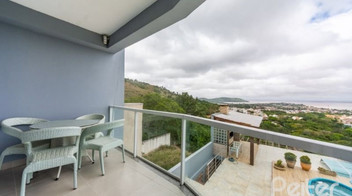 Casa em Condomínio à venda com 346m², 3 dormitórios, 1 suíte, 3 vagas, no bairro Ipanema em PORTO ALEGRE