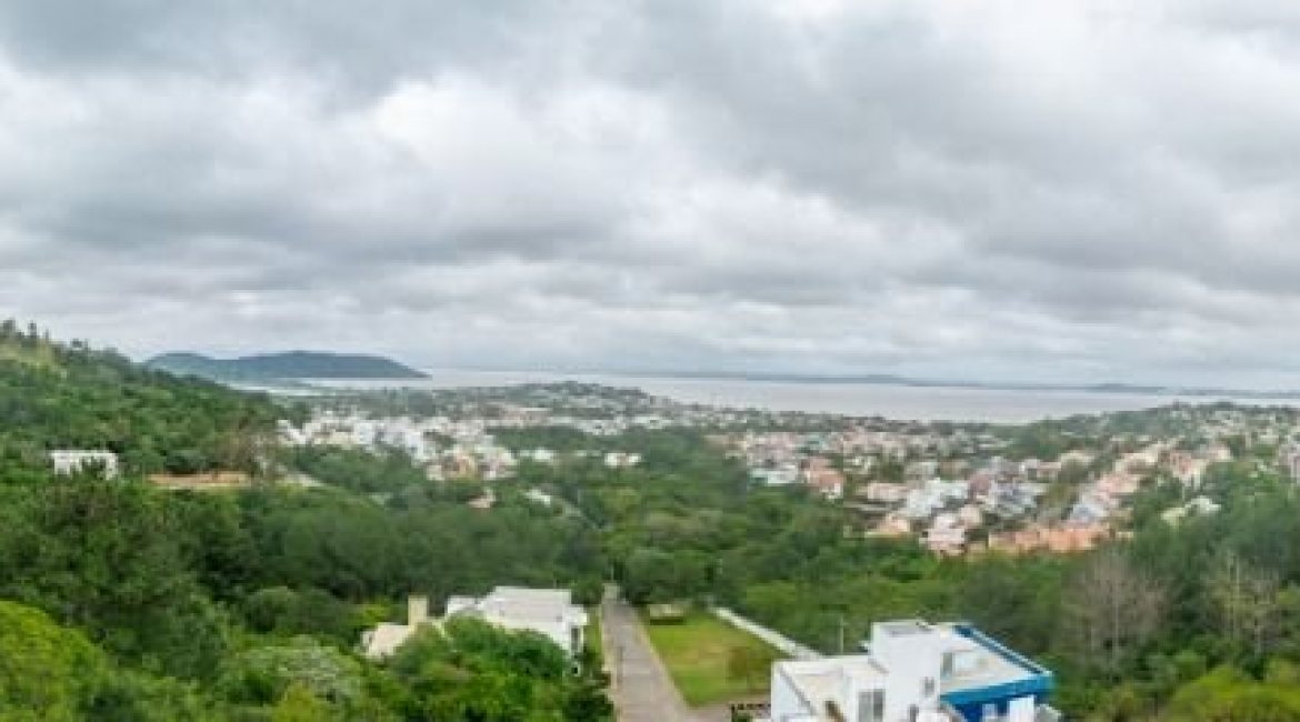 Casa em Condomínio à venda com 346m², 3 dormitórios, 1 suíte, 3 vagas, no bairro Ipanema em PORTO ALEGRE