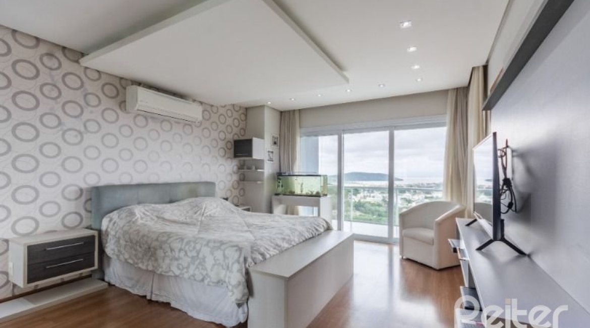 Casa em Condomínio à venda com 346m², 3 dormitórios, 1 suíte, 3 vagas, no bairro Ipanema em PORTO ALEGRE