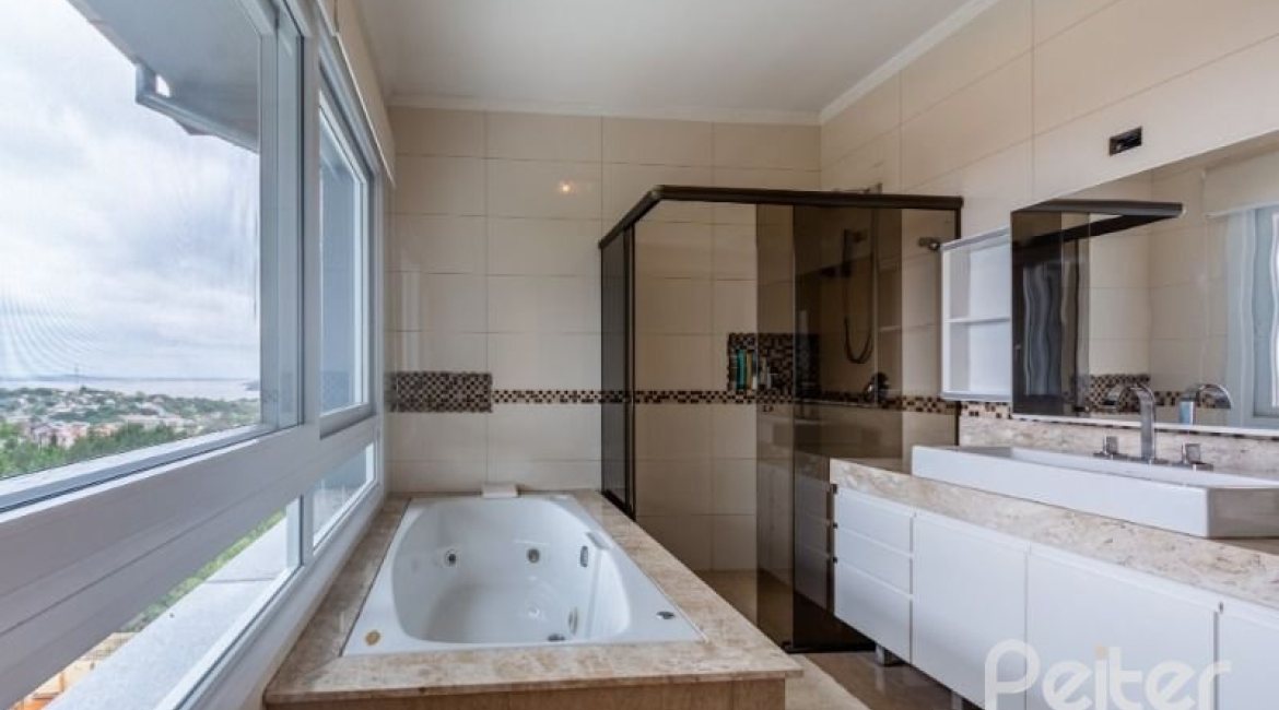 Casa em Condomínio à venda com 346m², 3 dormitórios, 1 suíte, 3 vagas, no bairro Ipanema em PORTO ALEGRE