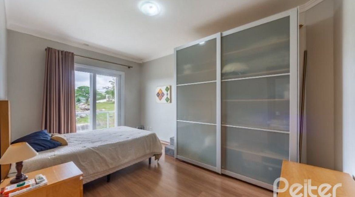 Casa em Condomínio à venda com 346m², 3 dormitórios, 1 suíte, 3 vagas, no bairro Ipanema em PORTO ALEGRE