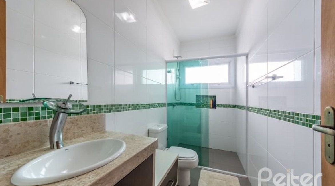 Casa em Condomínio à venda com 346m², 3 dormitórios, 1 suíte, 3 vagas, no bairro Ipanema em PORTO ALEGRE