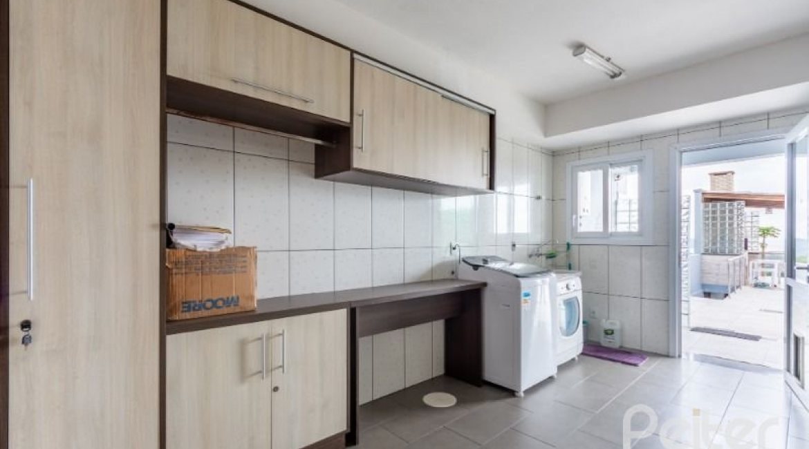 Casa em Condomínio à venda com 346m², 3 dormitórios, 1 suíte, 3 vagas, no bairro Ipanema em PORTO ALEGRE