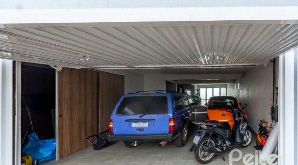 Casa em Condomínio à venda com 346m², 3 dormitórios, 1 suíte, 3 vagas, no bairro Ipanema em PORTO ALEGRE