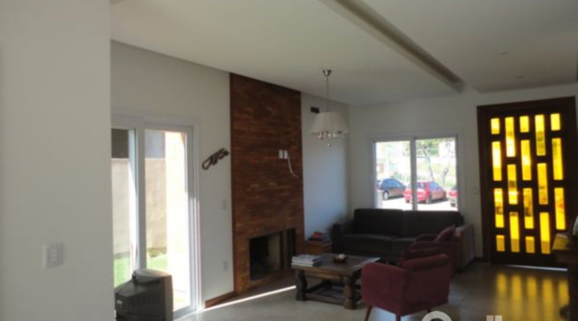 Casa em Condomínio à venda com 209m², 4 dormitórios, 2 suítes, 3 vagas, no bairro Hipica em PORTO ALEGRE