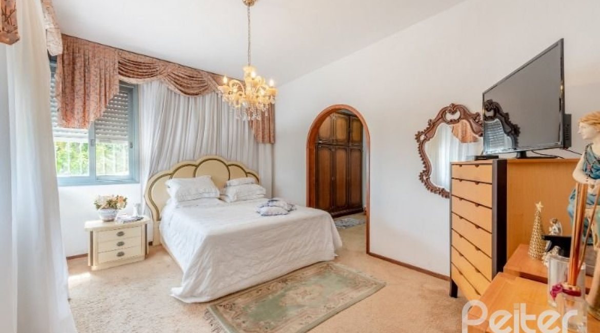 Casa à venda com 347m², 3 dormitórios, 3 suítes, 3 vagas, no bairro Sétimo Céu em Porto Alegre