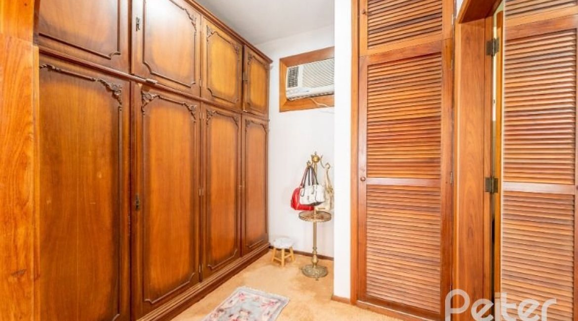 Casa à venda com 347m², 3 dormitórios, 3 suítes, 3 vagas, no bairro Sétimo Céu em Porto Alegre