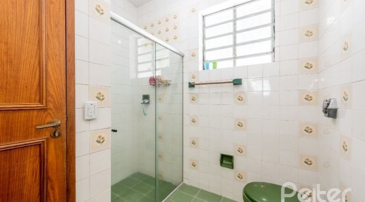 Casa à venda com 347m², 3 dormitórios, 3 suítes, 3 vagas, no bairro Sétimo Céu em Porto Alegre