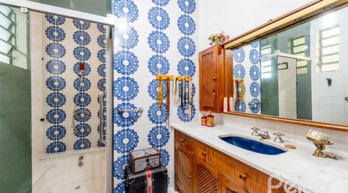 Casa à venda com 347m², 3 dormitórios, 3 suítes, 3 vagas, no bairro Sétimo Céu em Porto Alegre
