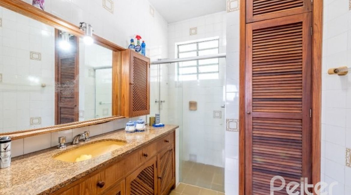 Casa à venda com 347m², 3 dormitórios, 3 suítes, 3 vagas, no bairro Sétimo Céu em Porto Alegre
