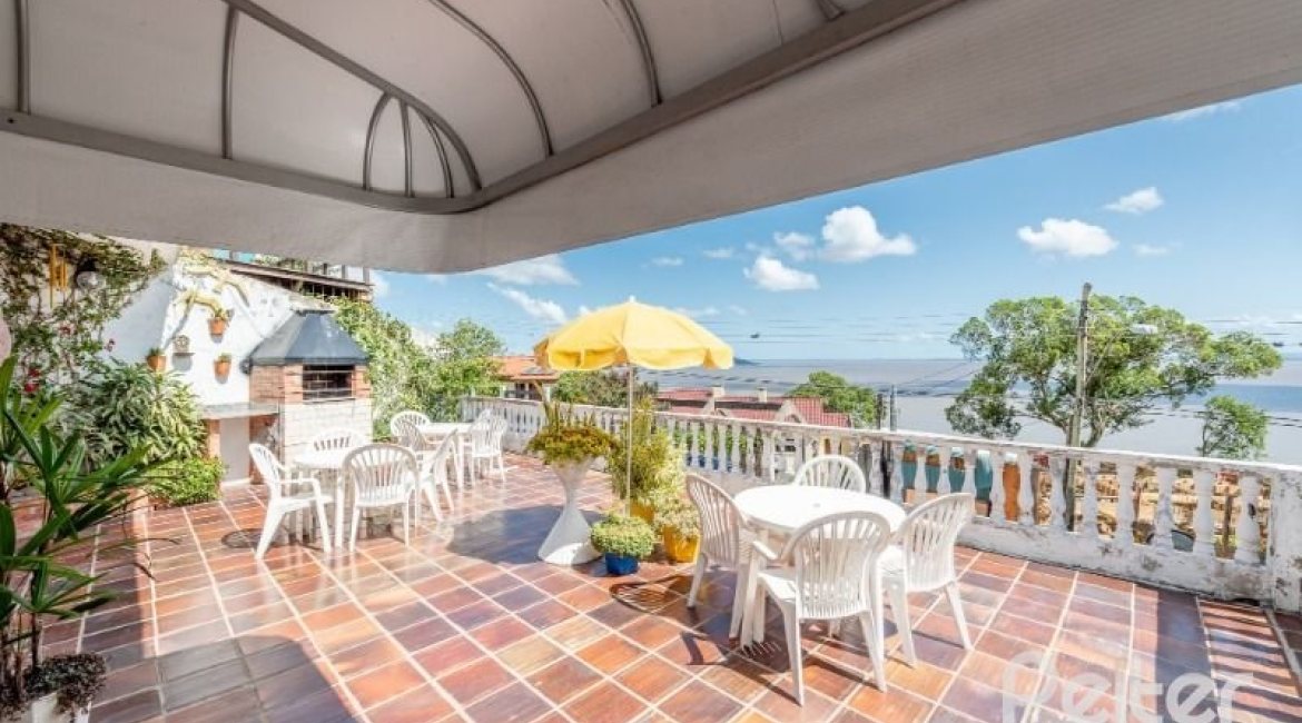Casa à venda com 347m², 3 dormitórios, 3 suítes, 3 vagas, no bairro Sétimo Céu em Porto Alegre