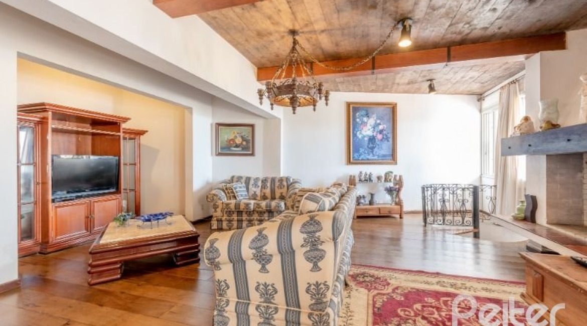 Casa à venda com 347m², 3 dormitórios, 3 suítes, 3 vagas, no bairro Sétimo Céu em Porto Alegre