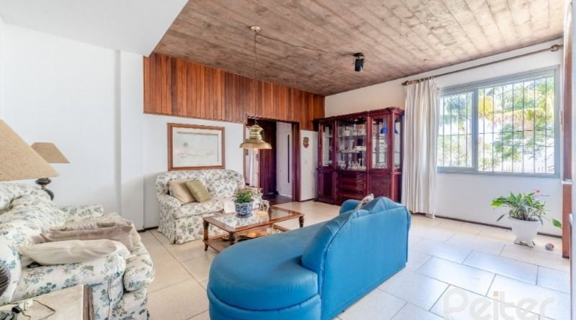 Casa à venda com 347m², 3 dormitórios, 3 suítes, 3 vagas, no bairro Sétimo Céu em Porto Alegre