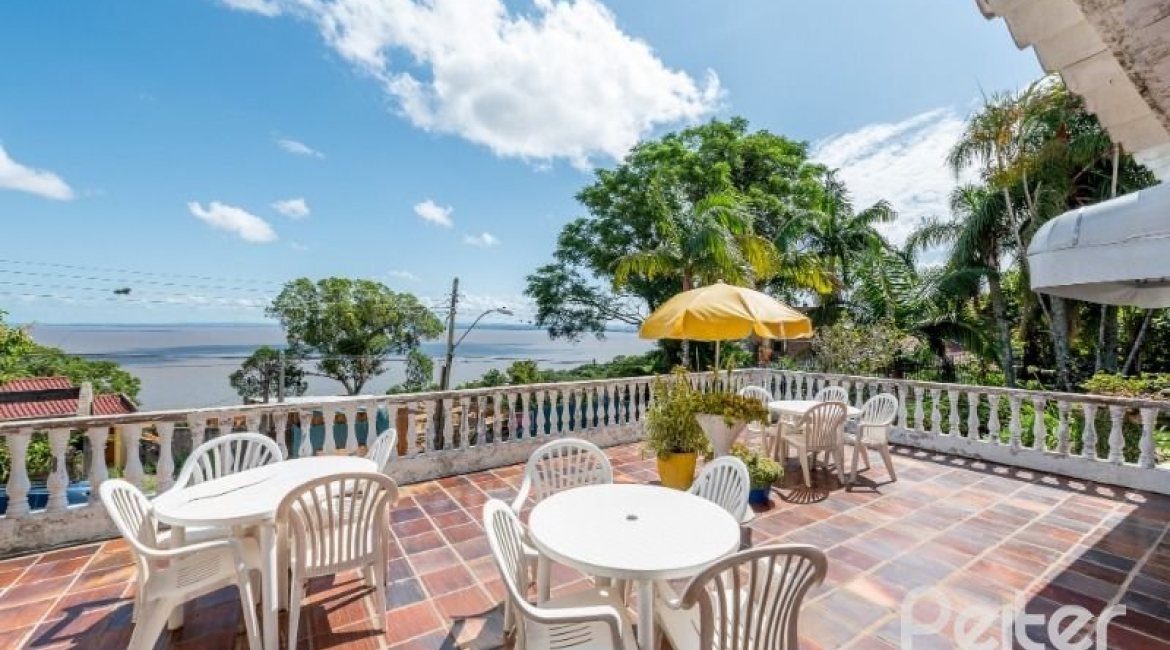 Casa à venda com 347m², 3 dormitórios, 3 suítes, 3 vagas, no bairro Sétimo Céu em Porto Alegre