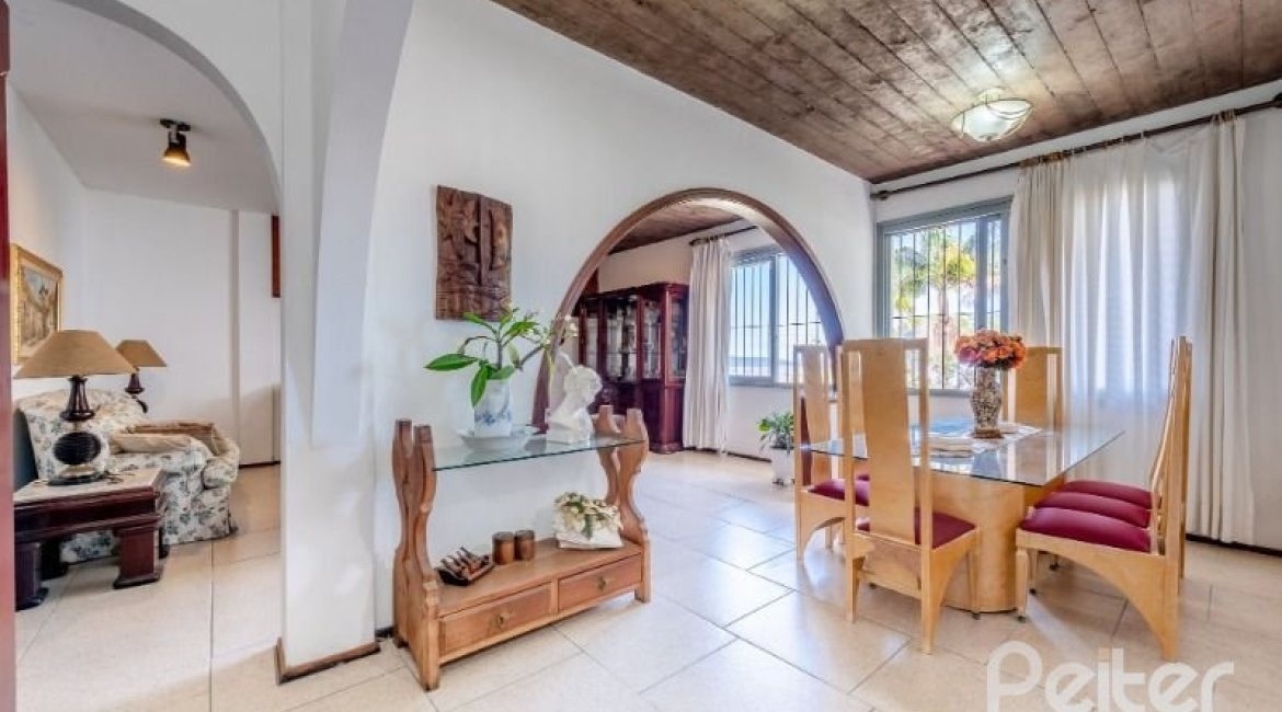 Casa à venda com 347m², 3 dormitórios, 3 suítes, 3 vagas, no bairro Sétimo Céu em Porto Alegre