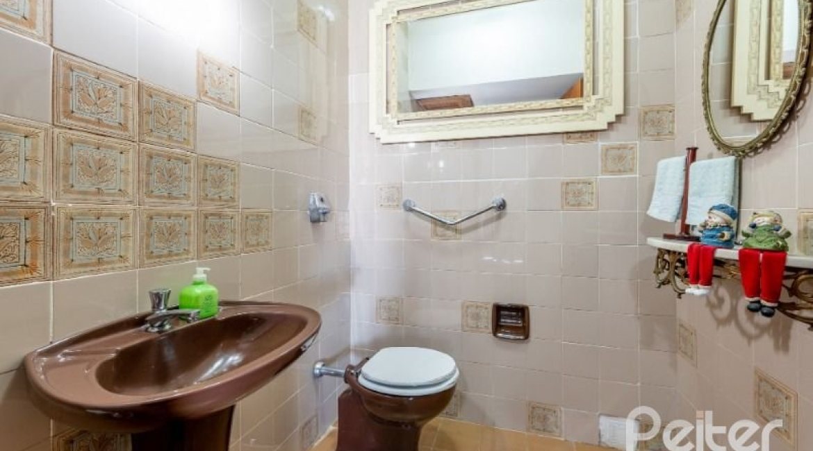 Casa à venda com 347m², 3 dormitórios, 3 suítes, 3 vagas, no bairro Sétimo Céu em Porto Alegre