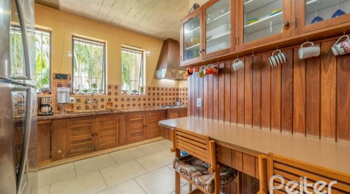 Casa à venda com 347m², 3 dormitórios, 3 suítes, 3 vagas, no bairro Sétimo Céu em Porto Alegre
