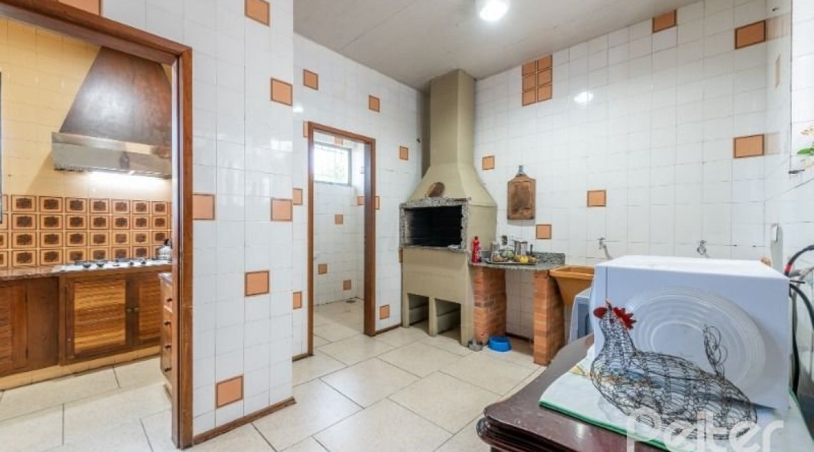 Casa à venda com 347m², 3 dormitórios, 3 suítes, 3 vagas, no bairro Sétimo Céu em Porto Alegre