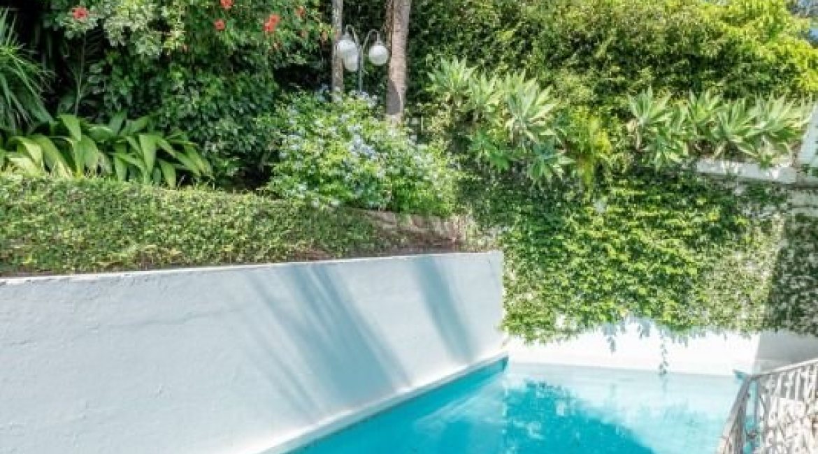 Casa à venda com 347m², 3 dormitórios, 3 suítes, 3 vagas, no bairro Sétimo Céu em Porto Alegre