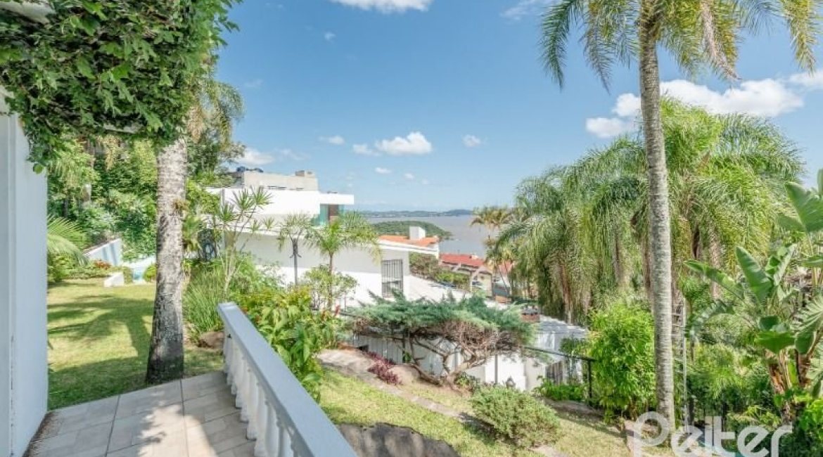 Casa à venda com 347m², 3 dormitórios, 3 suítes, 3 vagas, no bairro Sétimo Céu em Porto Alegre