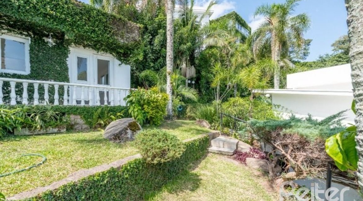 Casa à venda com 347m², 3 dormitórios, 3 suítes, 3 vagas, no bairro Sétimo Céu em Porto Alegre