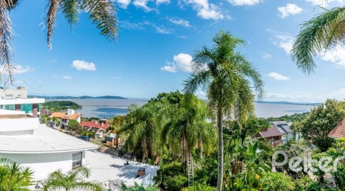 Casa à venda com 347m², 3 dormitórios, 3 suítes, 3 vagas, no bairro Sétimo Céu em Porto Alegre