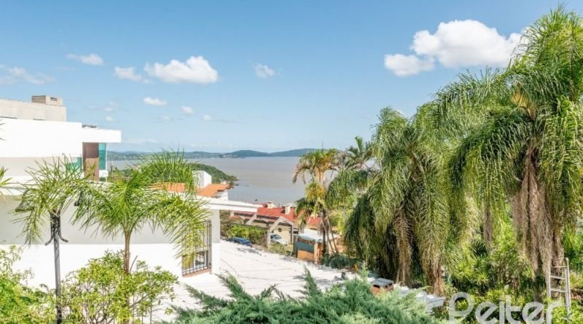 Casa à venda com 347m², 3 dormitórios, 3 suítes, 3 vagas, no bairro Sétimo Céu em Porto Alegre