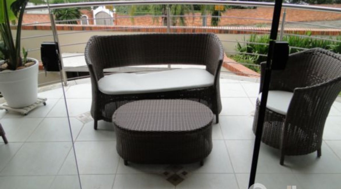 Casa à venda com 355m², 4 dormitórios, 4 suítes, 4 vagas, no bairro Vila Assunção em Porto Alegre